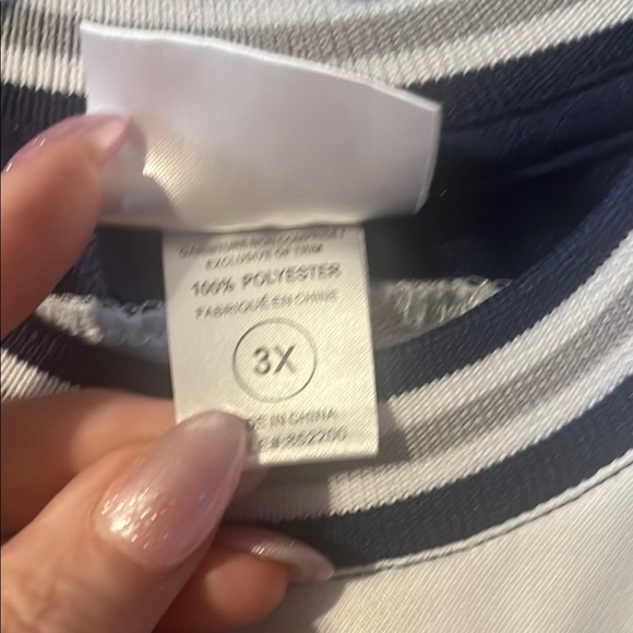 Canucks Kids White and Blue Shirt - Picture 4 of 5